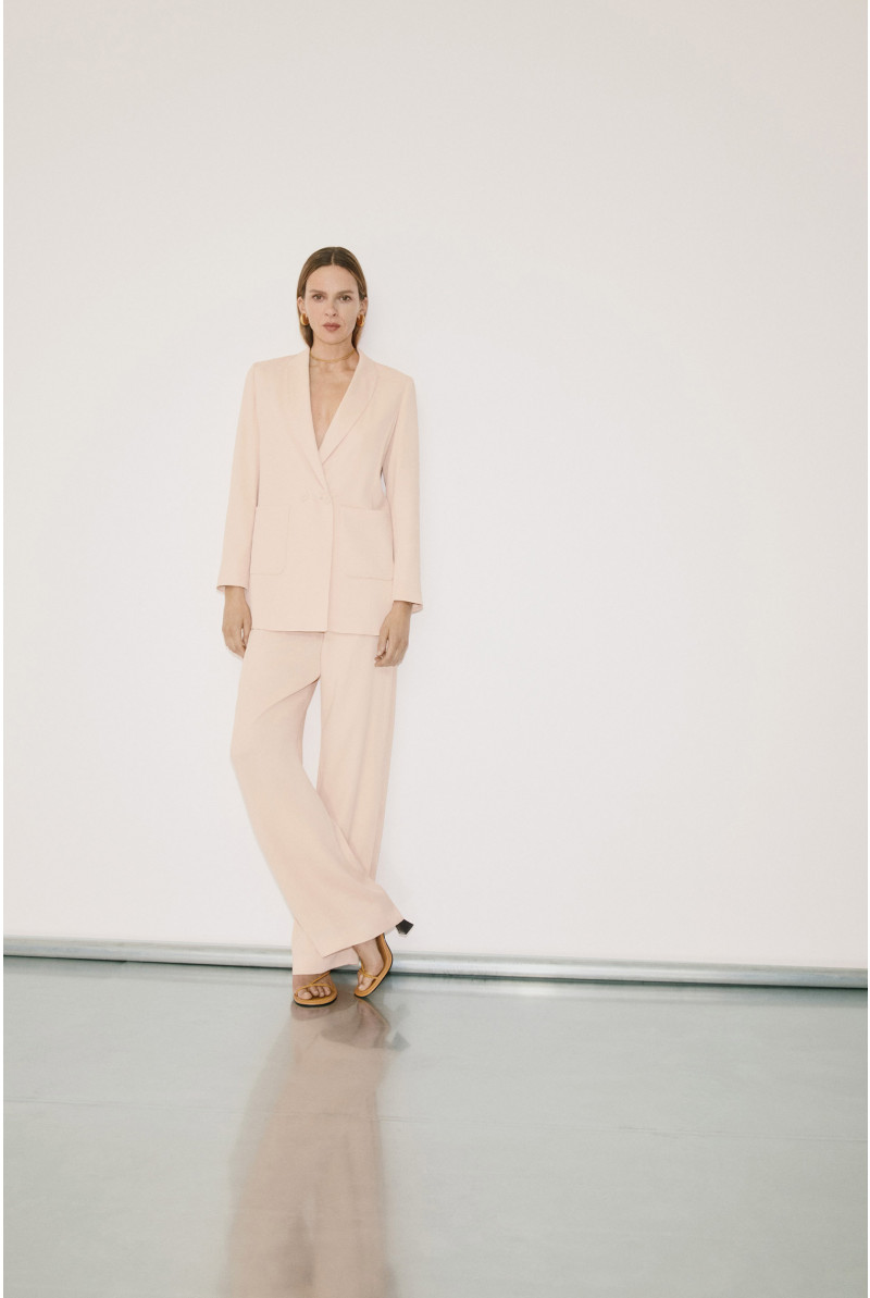 Trousers with wide legs