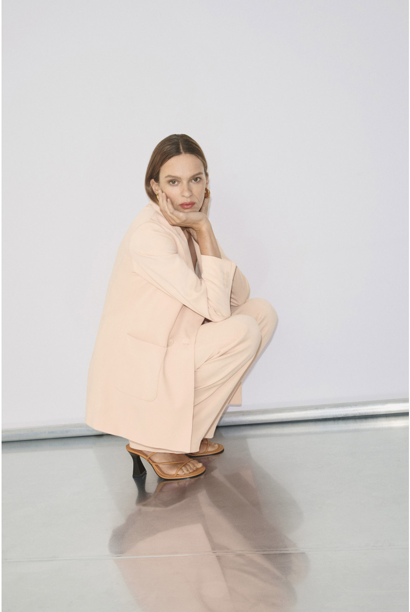 Trousers with wide legs