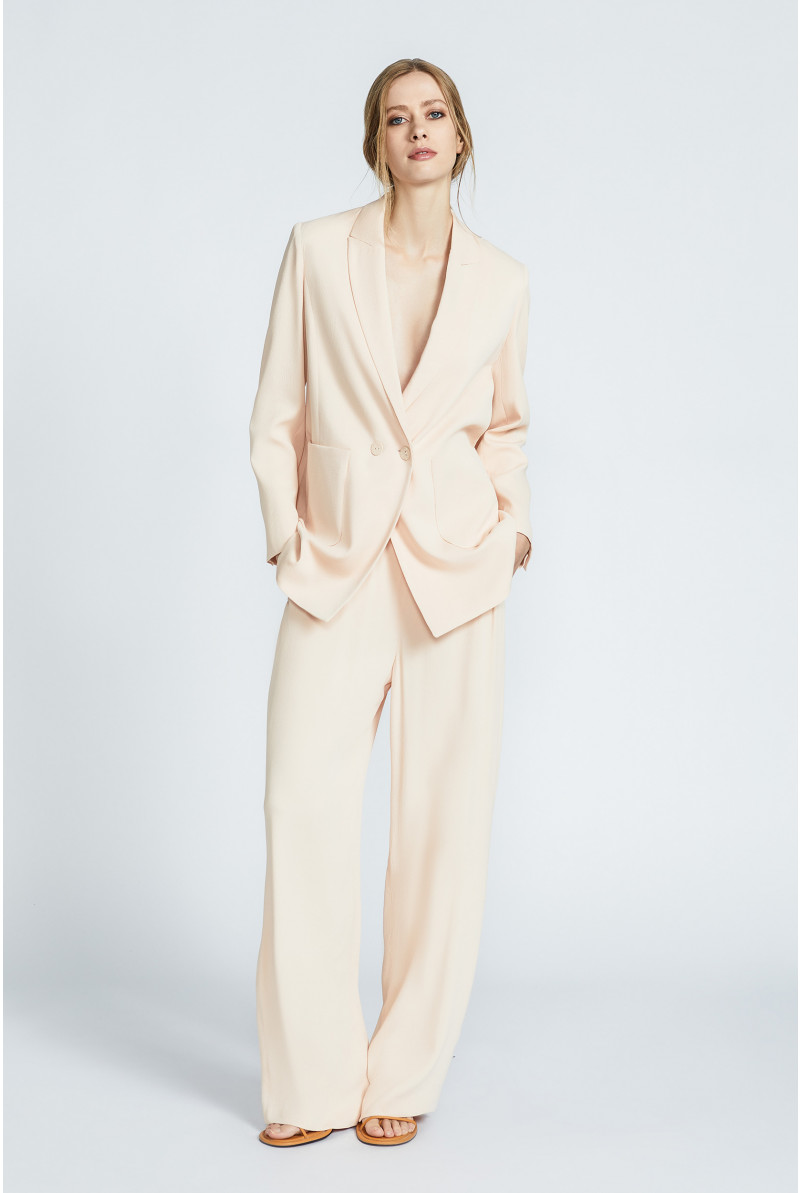 Trousers with wide legs
