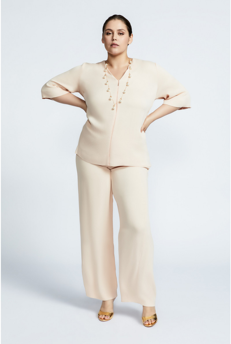 Trousers with wide legs
