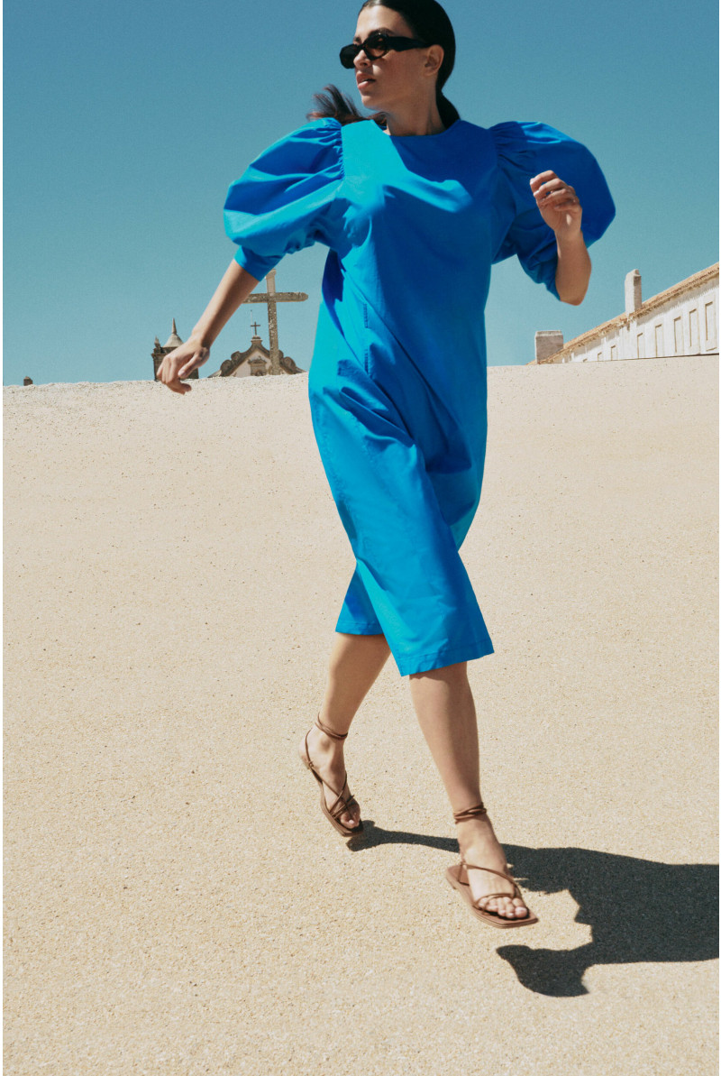 Midi dress with puff sleeves
