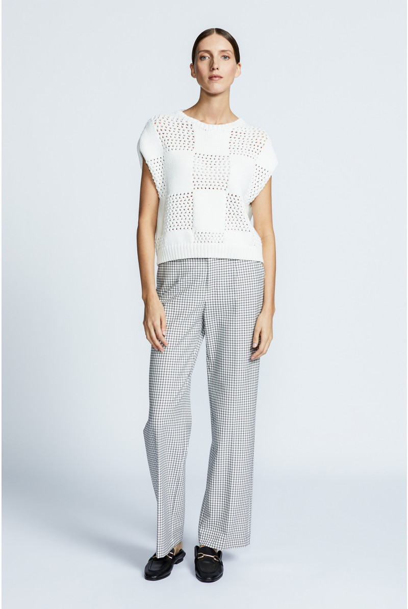 Wide-leg pleated trousers