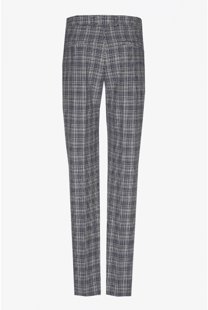Pantalon à jambes étroites arborant un pli marqué