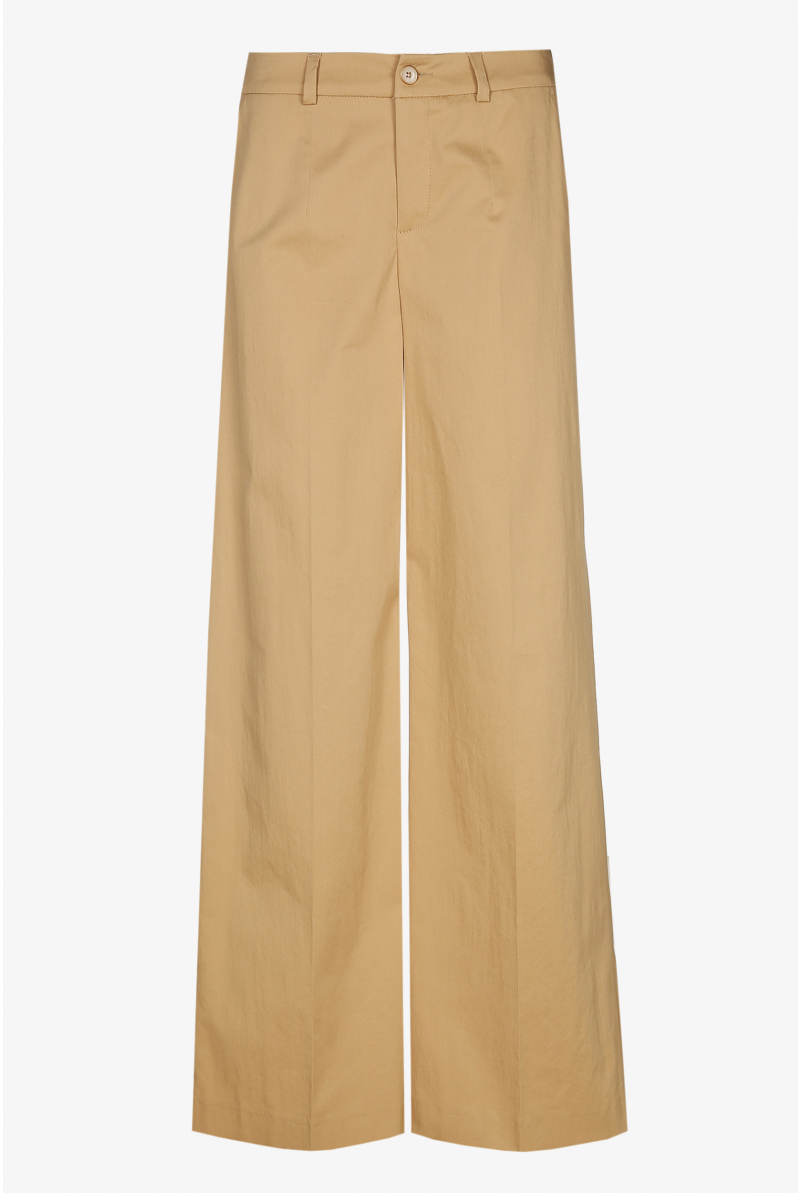 Trousers with wide legs