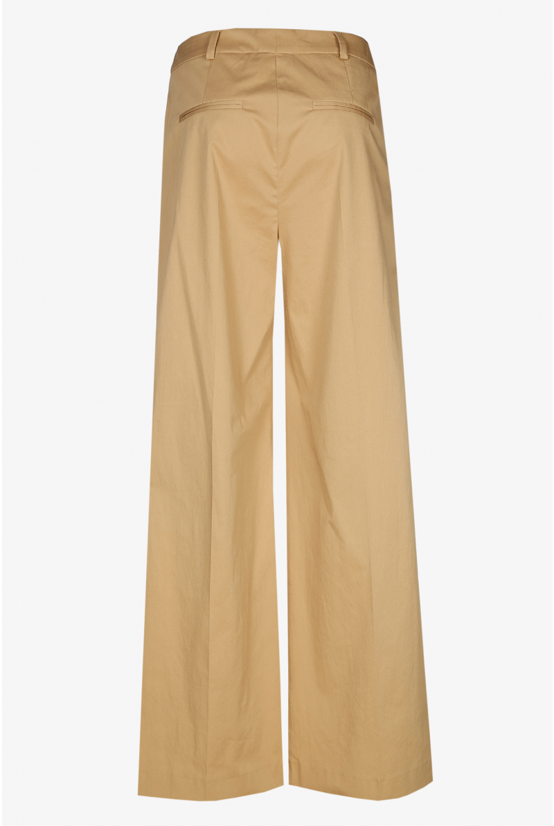 Trousers with wide legs