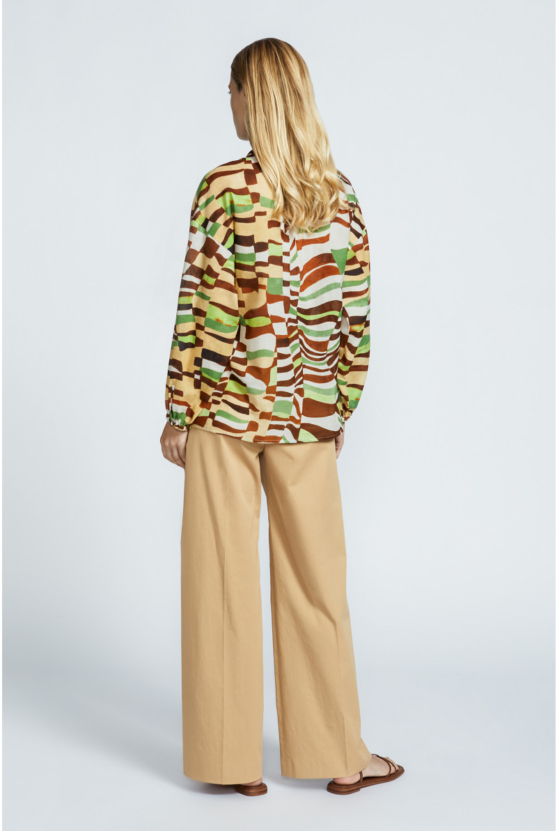 Trousers with wide legs