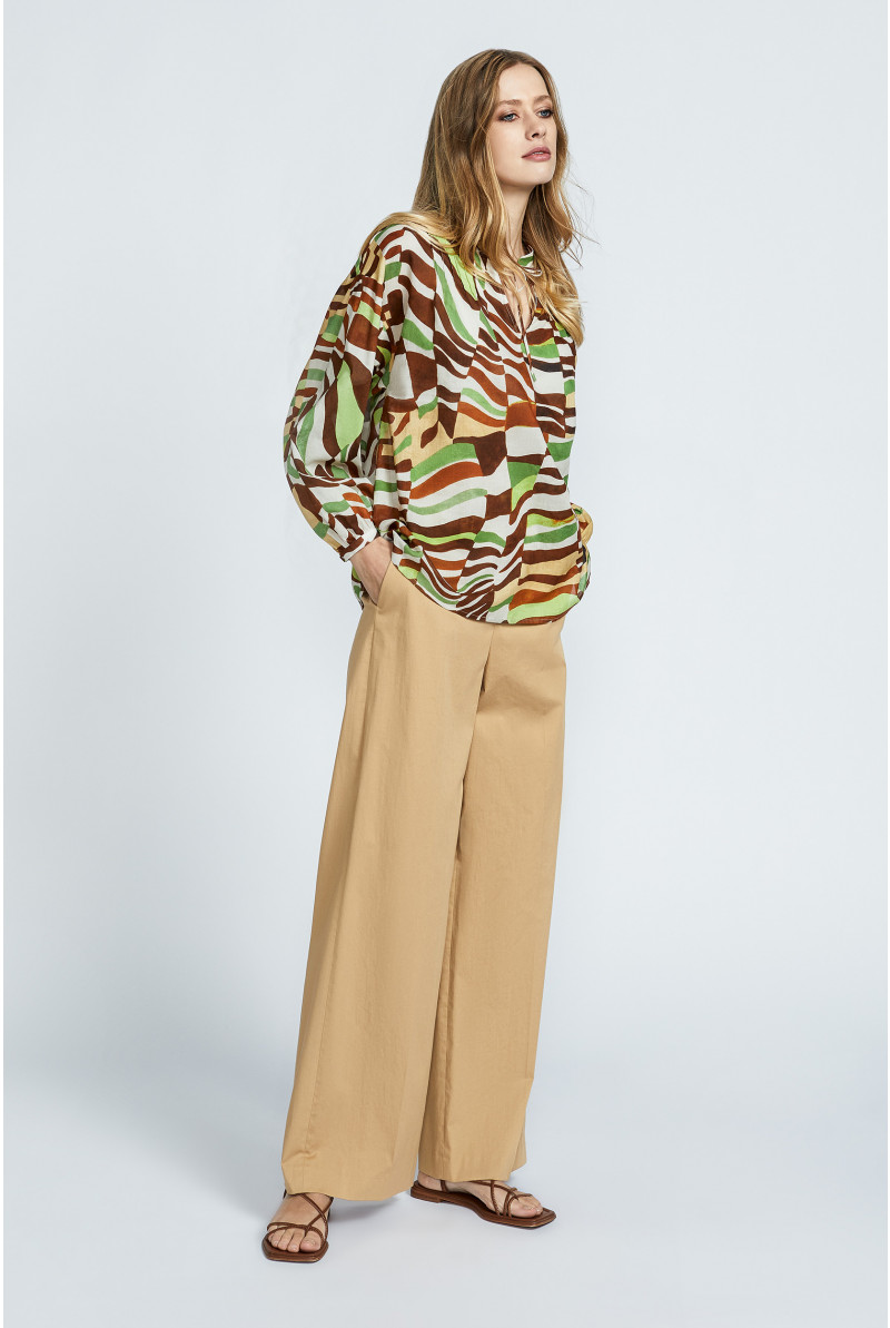 Trousers with wide legs