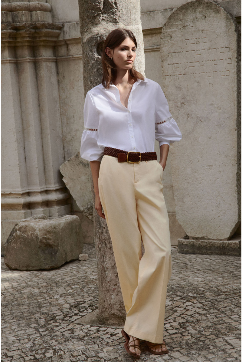 Trousers with wide legs