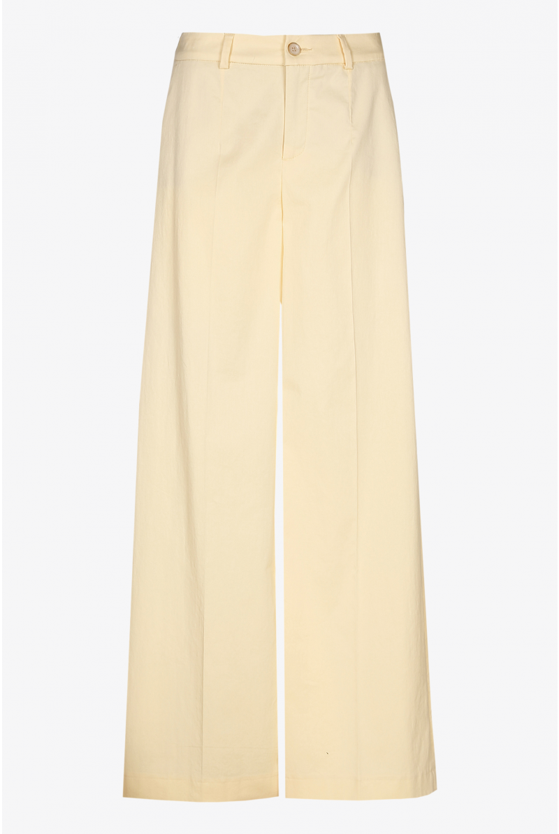 Trousers with wide legs