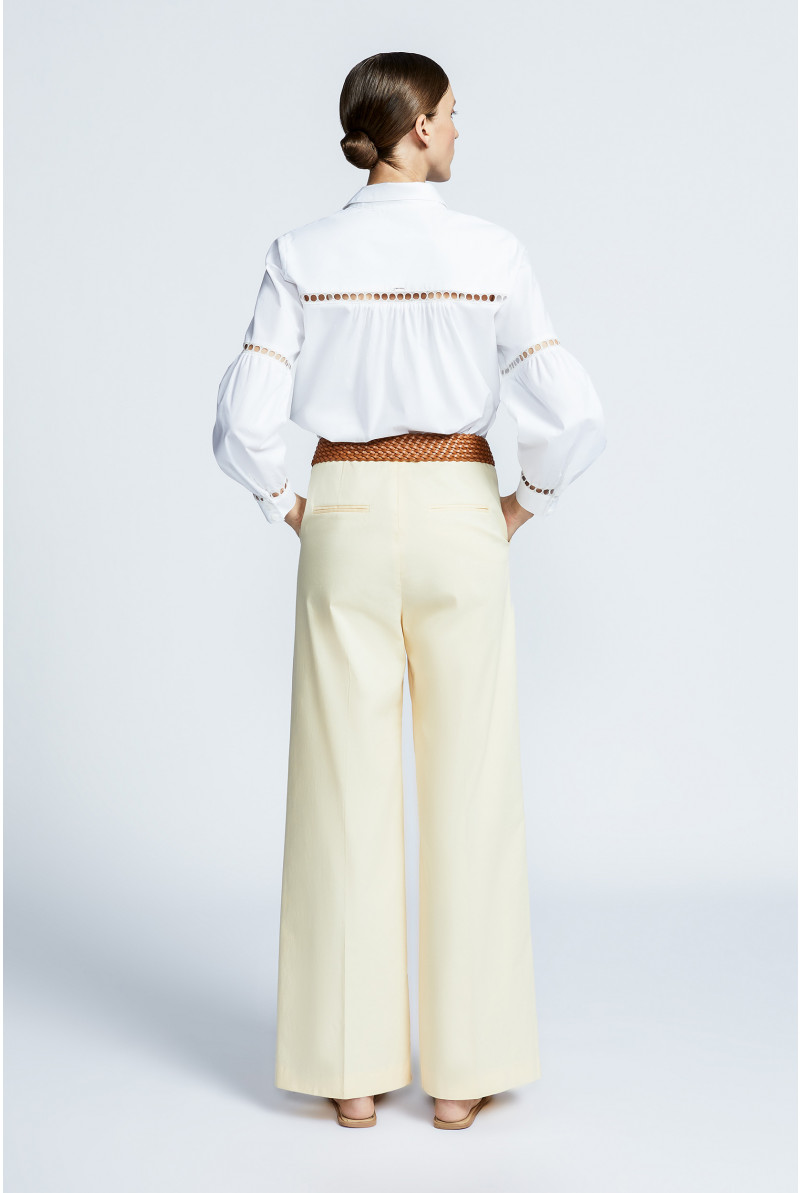 Trousers with wide legs