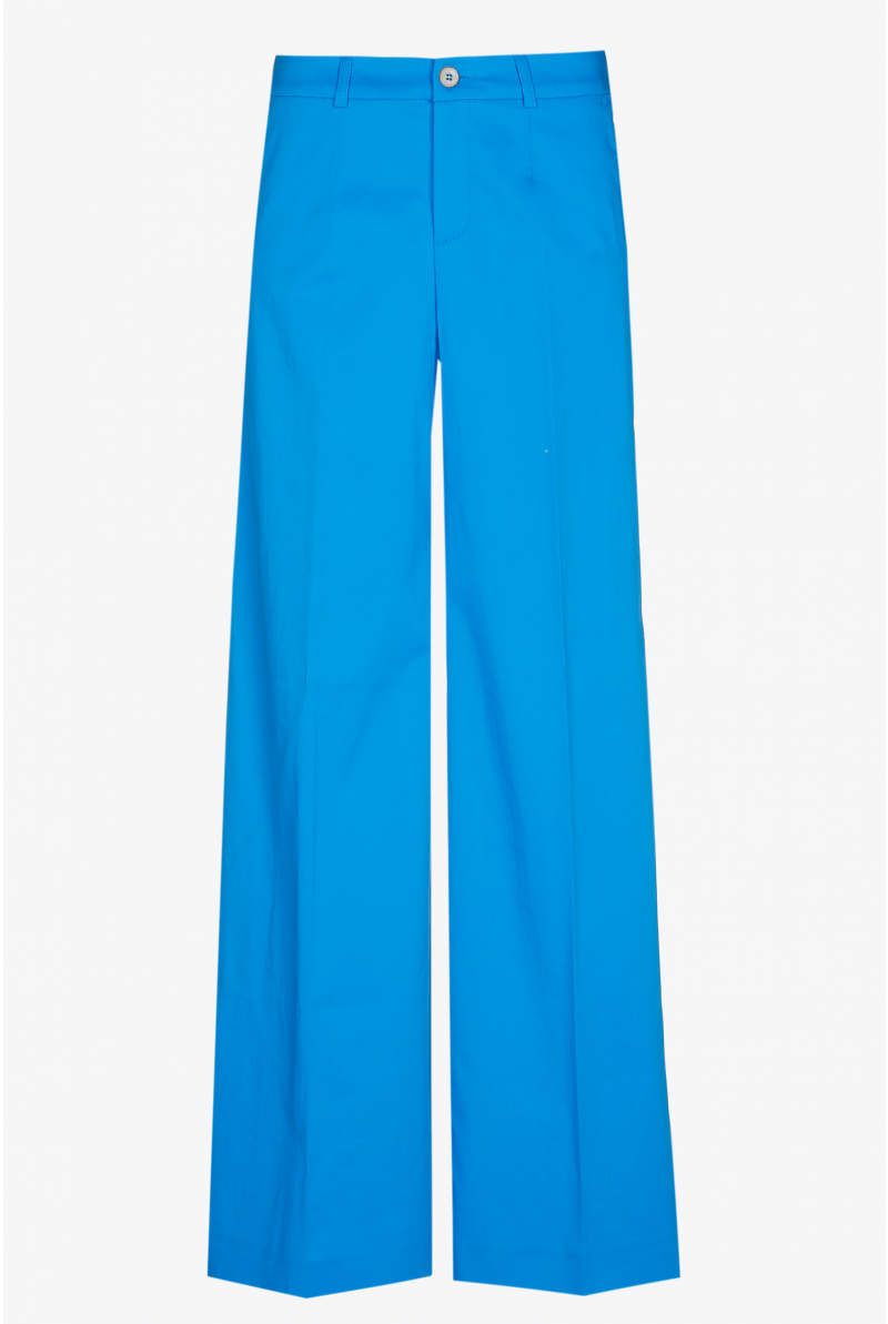 Trousers with wide legs