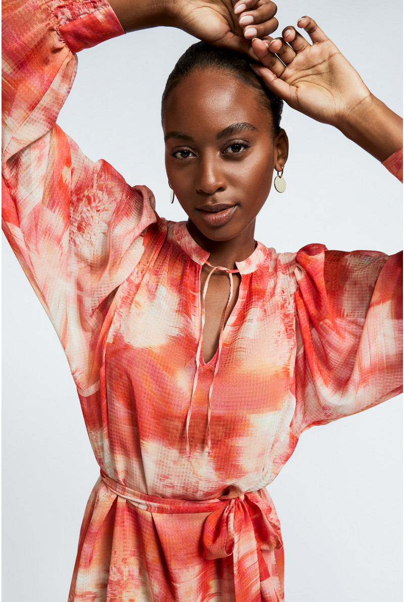 Summery dress with graphic print