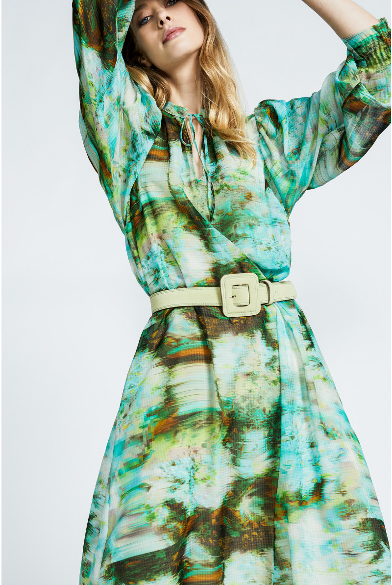 Summery dress with graphic print