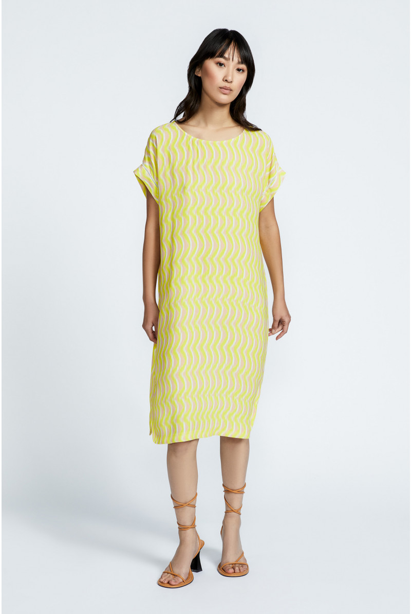 Short dress in crepe fabric