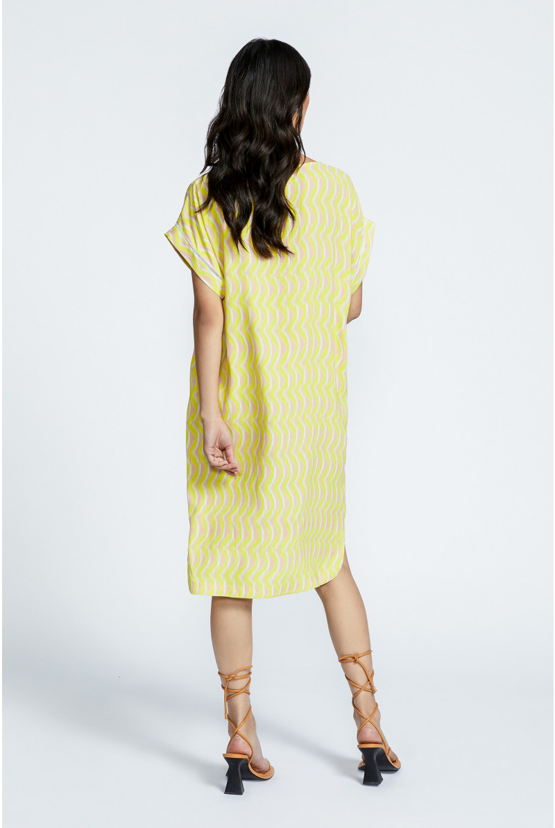 Short dress in crepe fabric