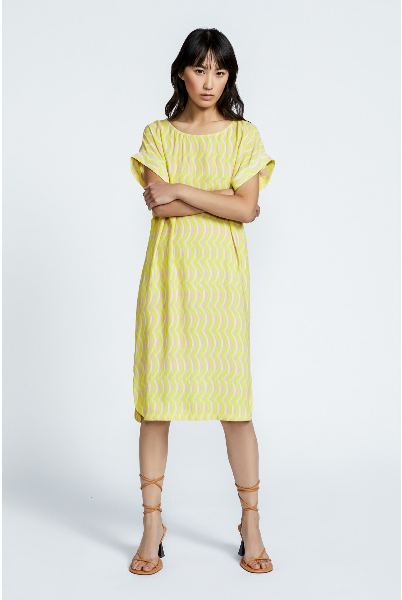Short dress in crepe fabric