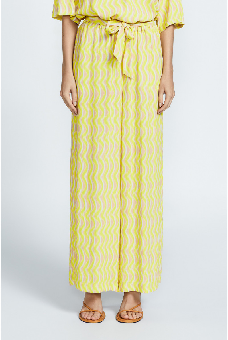 Trousers in crepe fabric