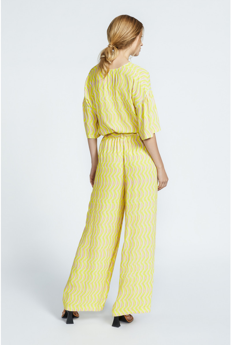 Trousers in crepe fabric