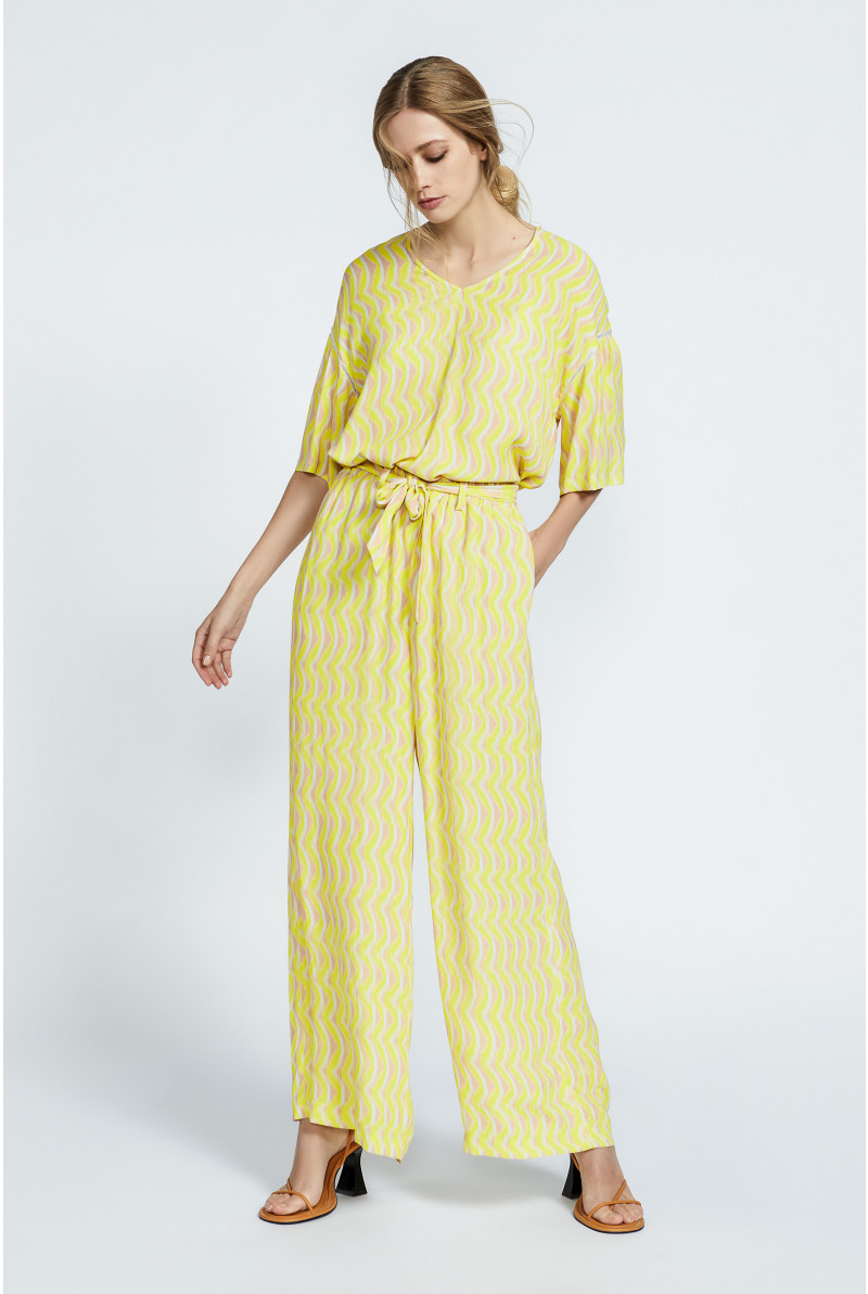 Trousers in crepe fabric