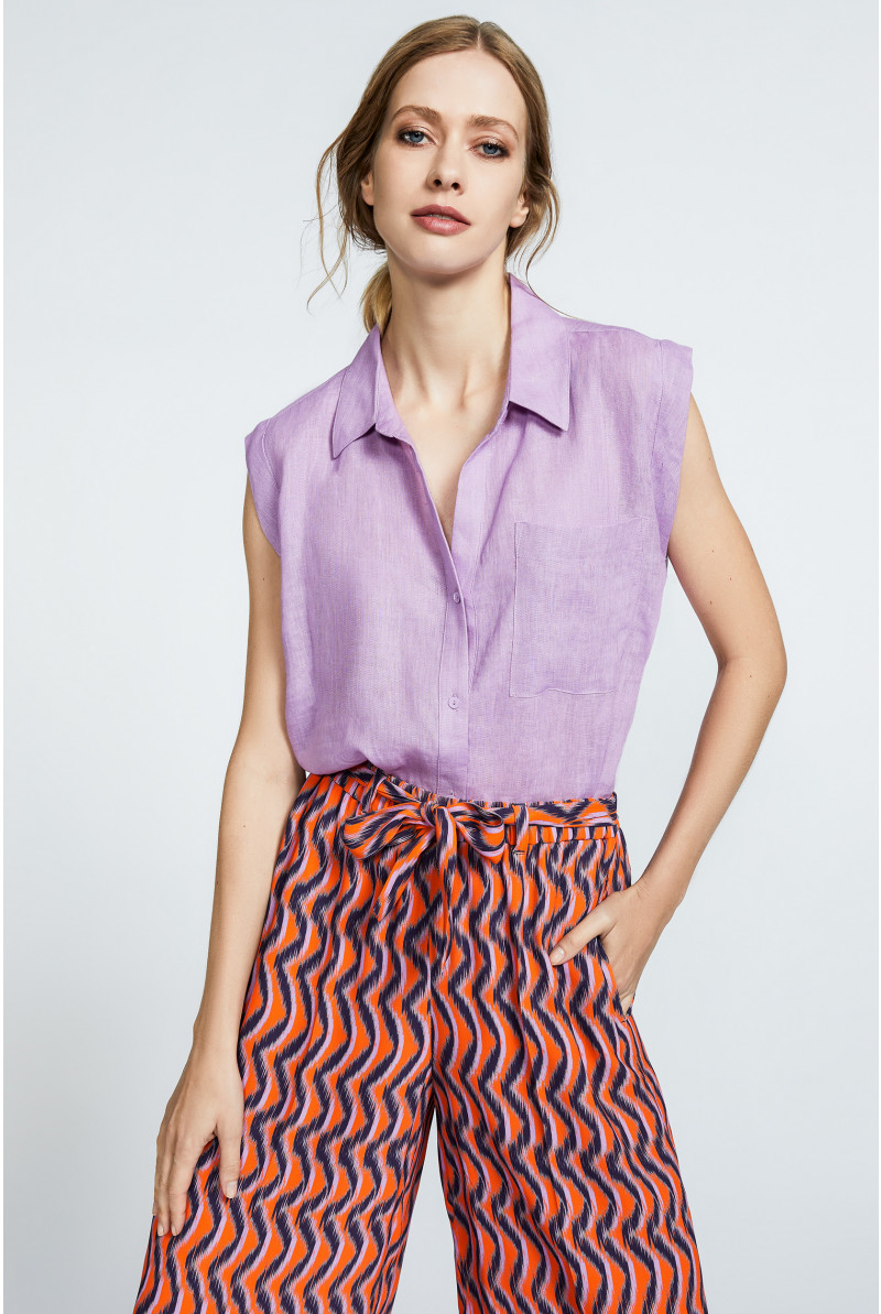 Sleeveless linen shirt