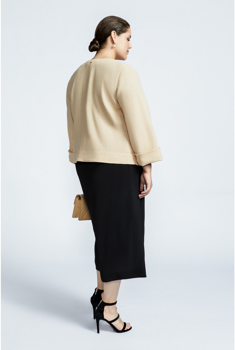 Short jacket in raffia