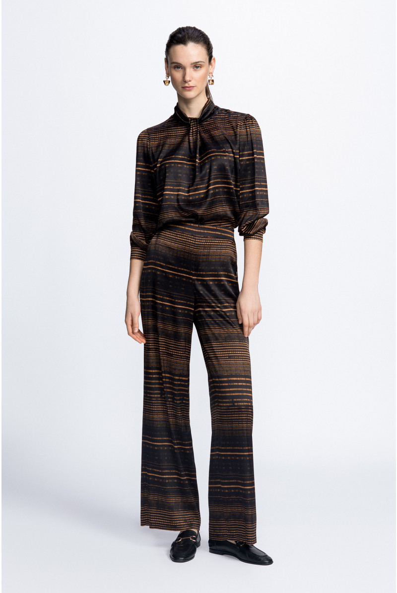Relaxed trousers with print