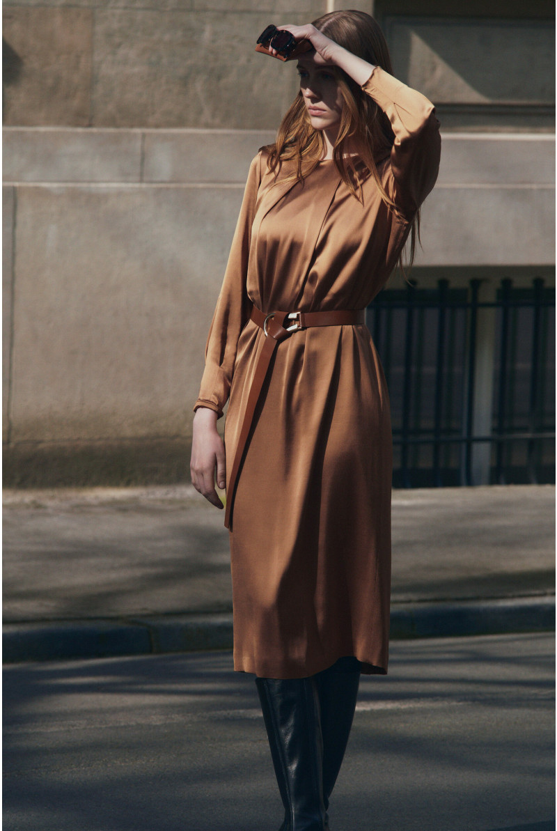 Dress with satin finish 