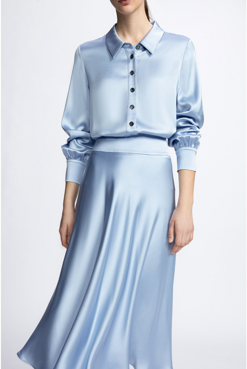 Bluse in glänzender Satinoptik