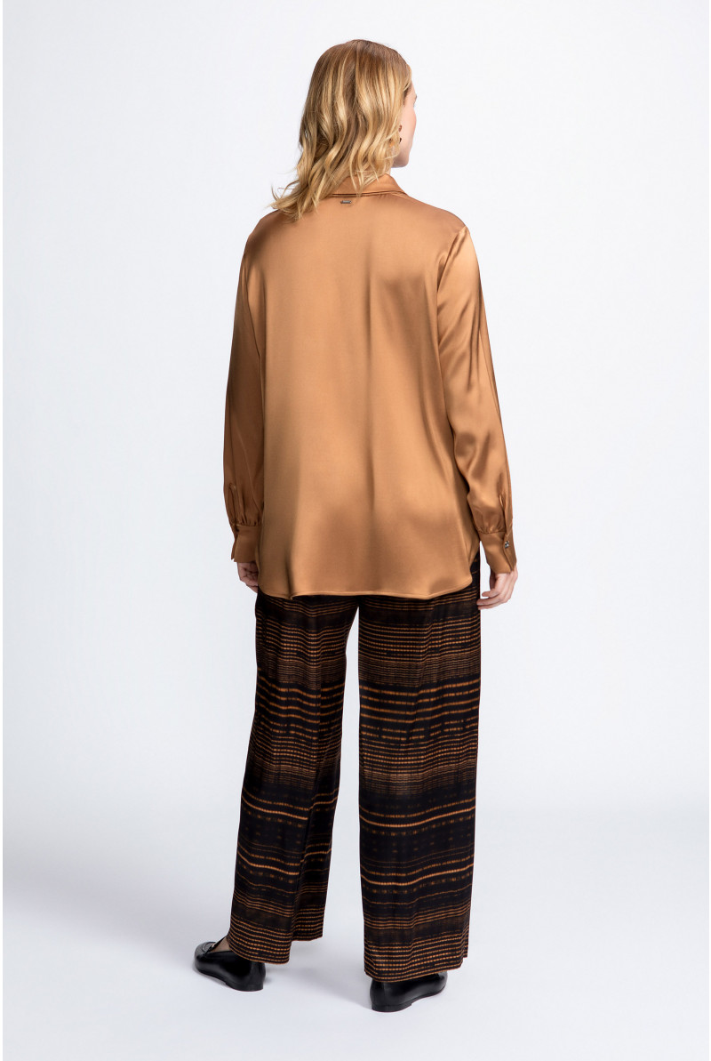 Bluse in glänzender Satinoptik