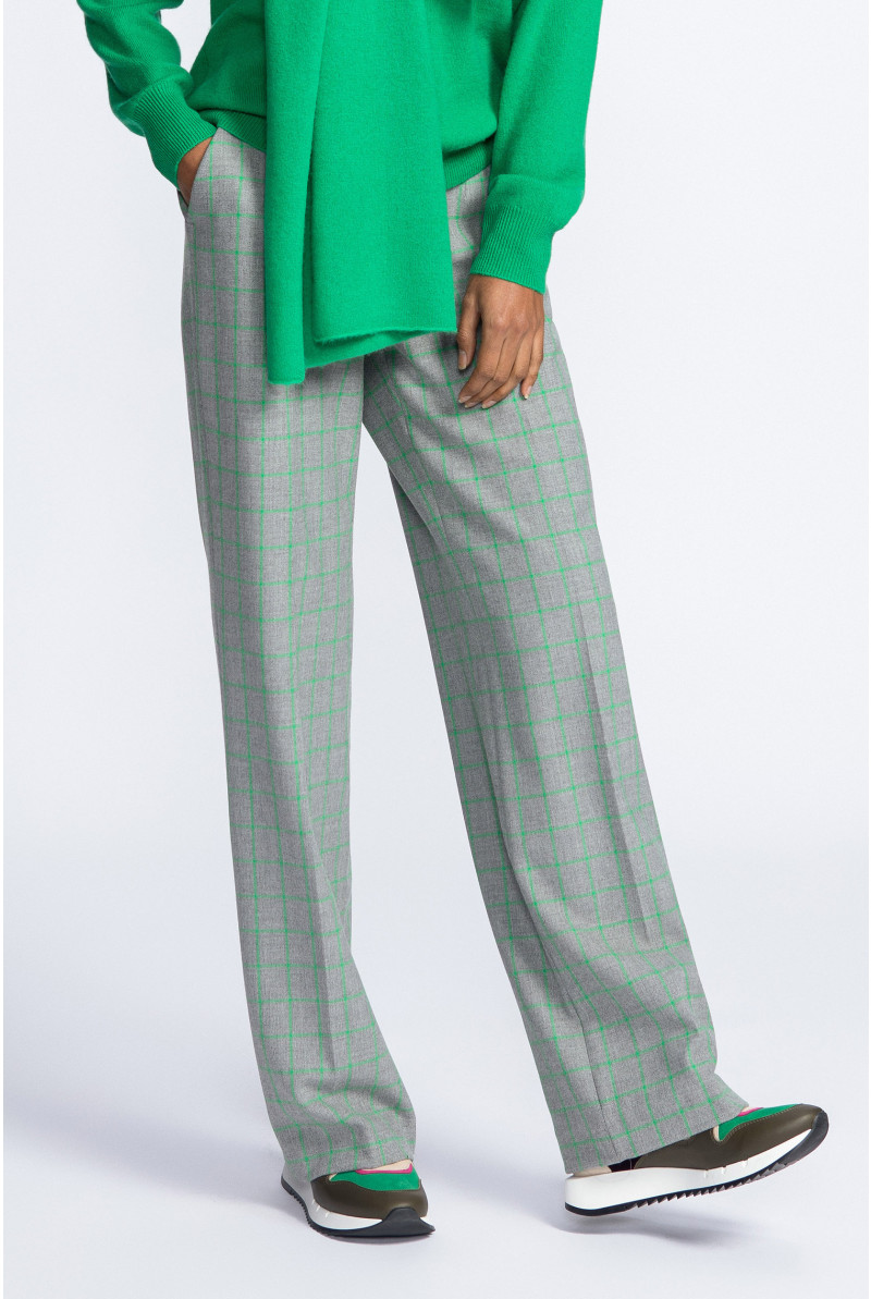 Karohose mit weitem Bein