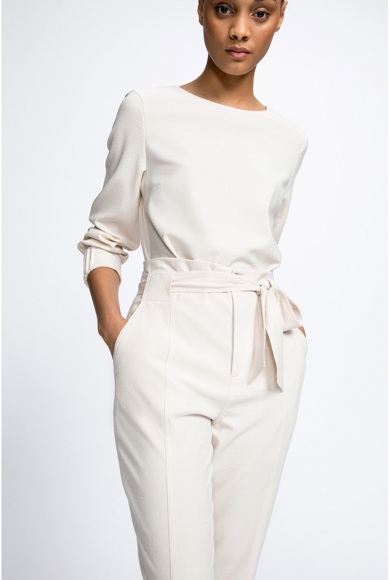 Hose mit hoher Taille