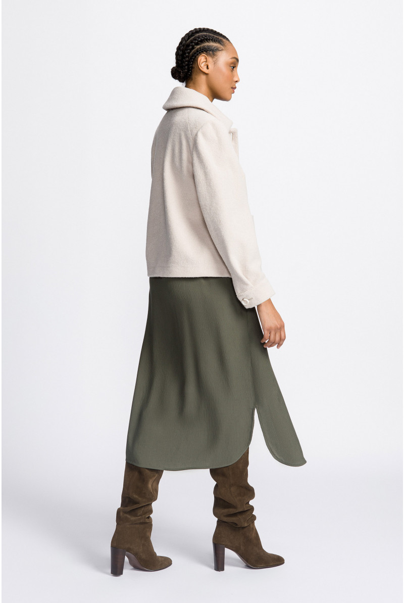 Short jacket with buttons