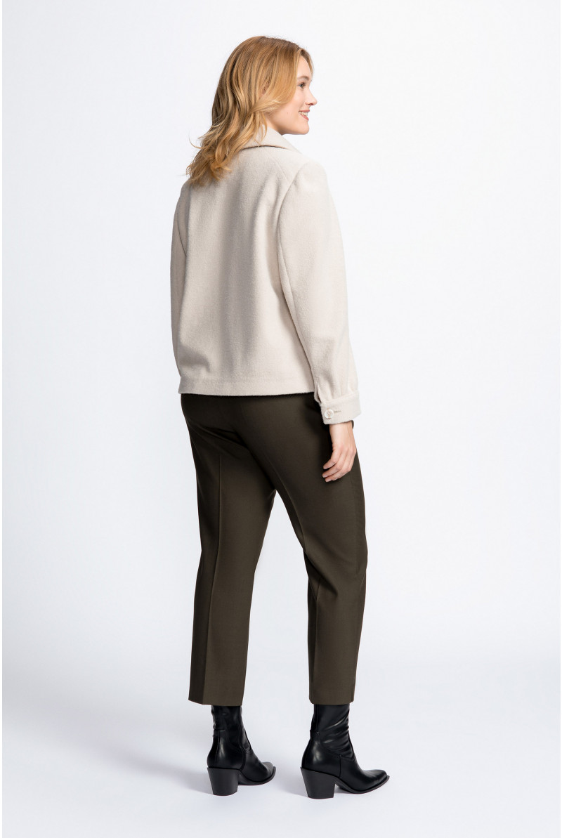 Short jacket with buttons