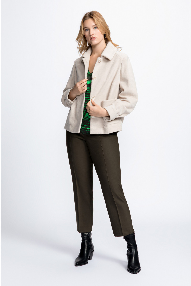 Short jacket with buttons