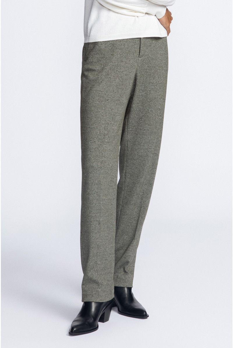 Pleated trousers with houndstooth print