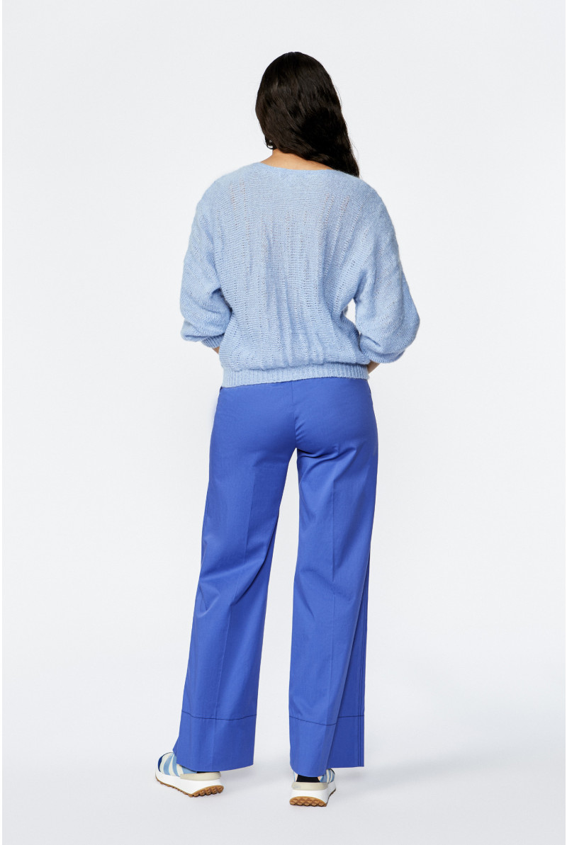 Wide trousers with high hem