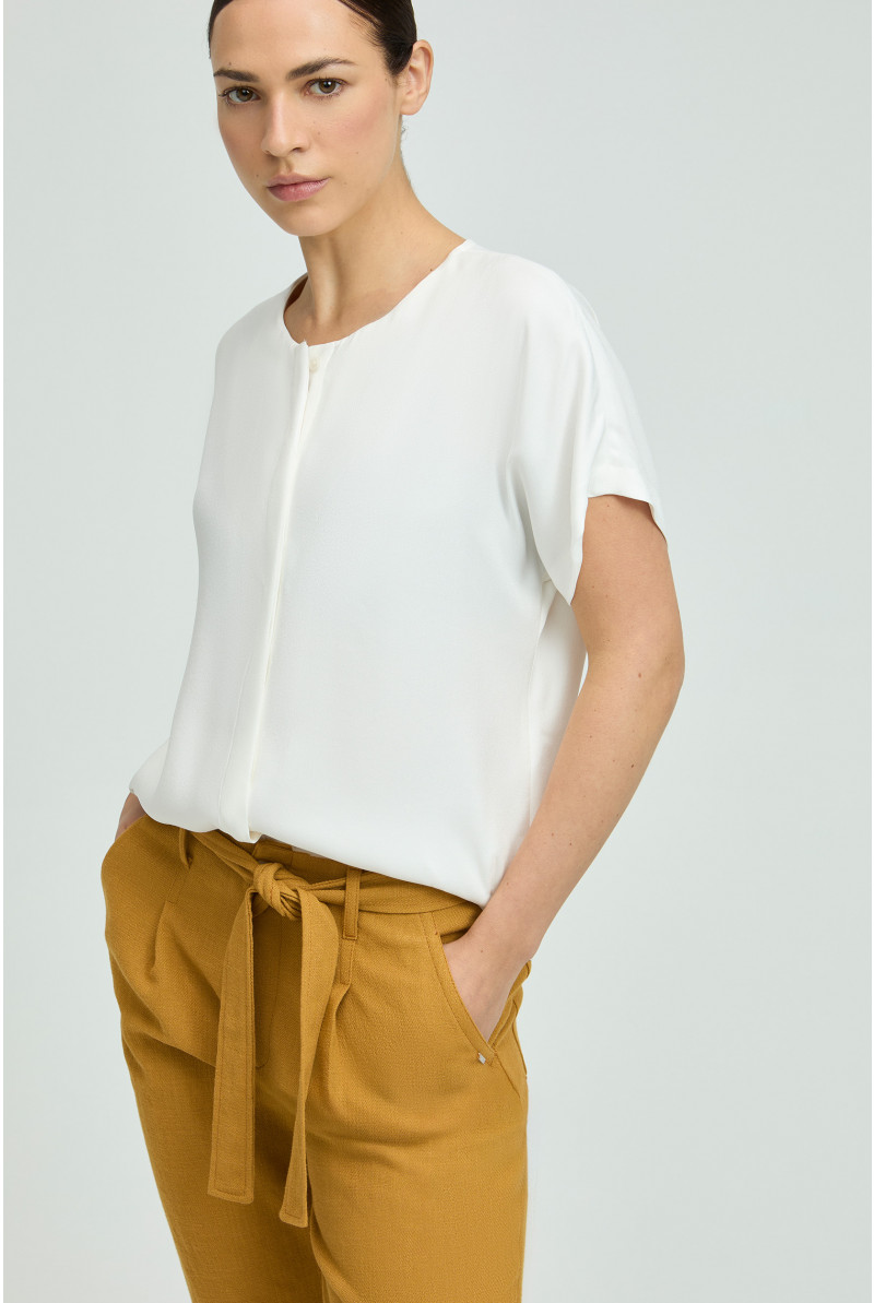 Blouse avec fermeture invisible