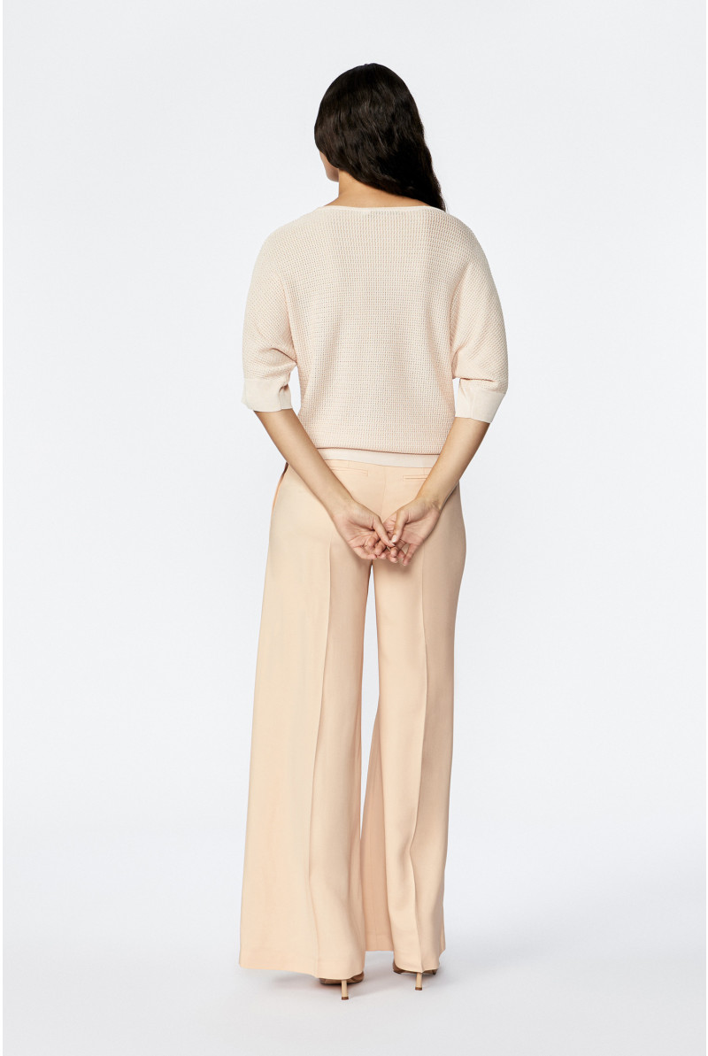 Elegant trousers with wide legs