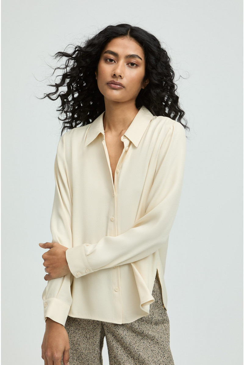 Hemdblouse met knopen