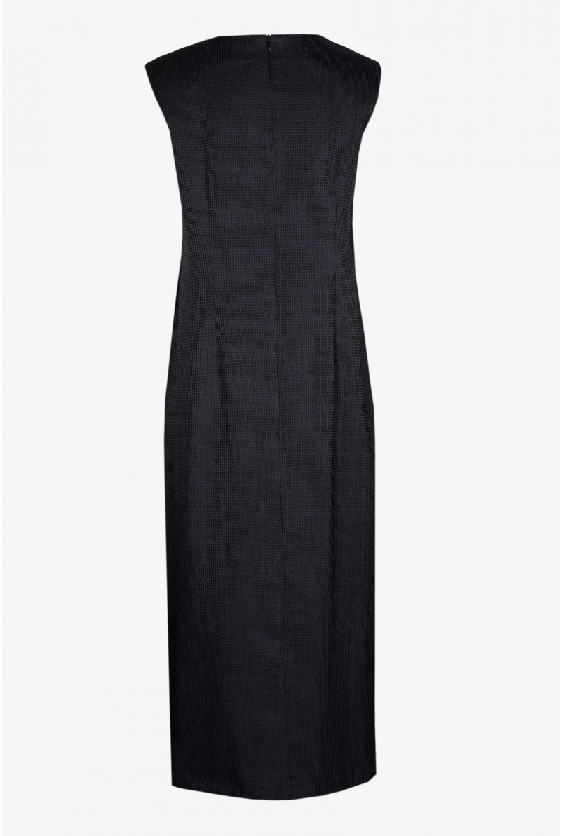 Robe cintrée sans manches