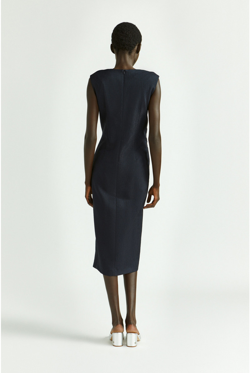 Robe cintrée sans manches
