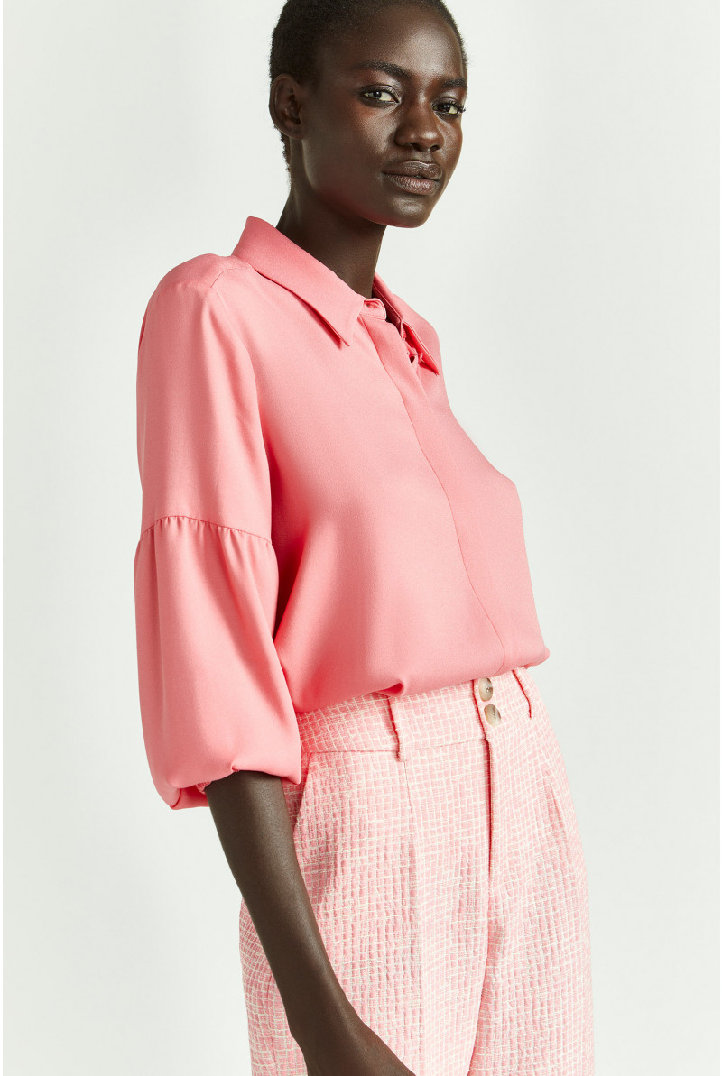 Blouse avec des détails au niveau des manches