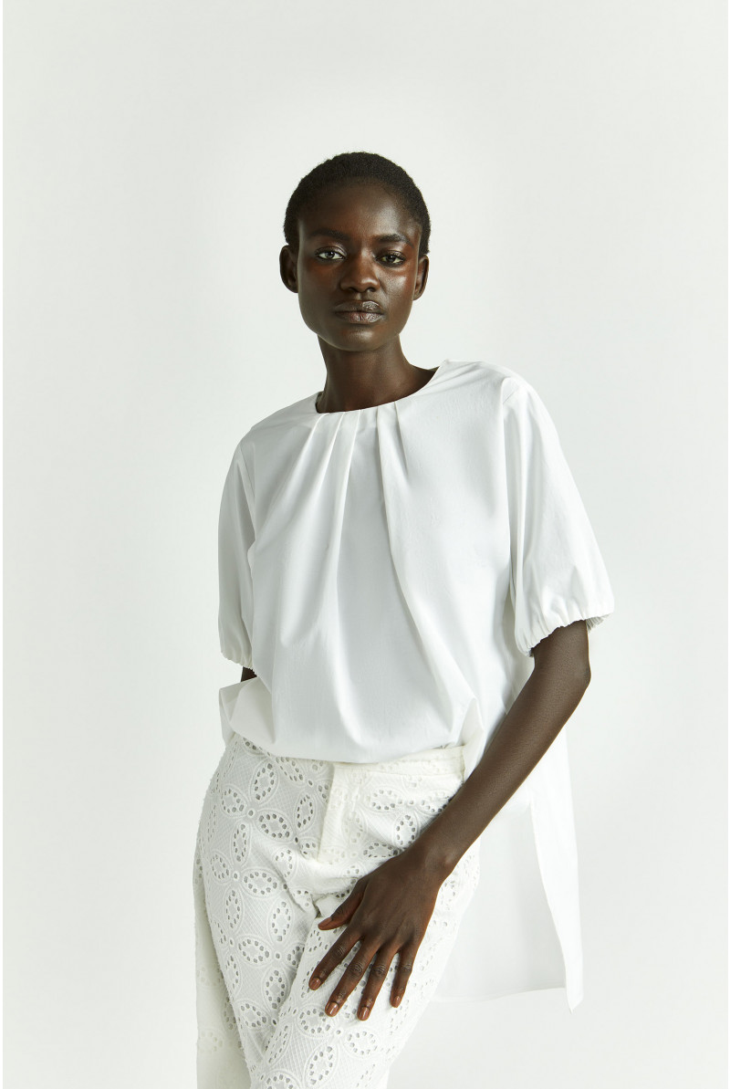 Blouse avec plis asymétriques