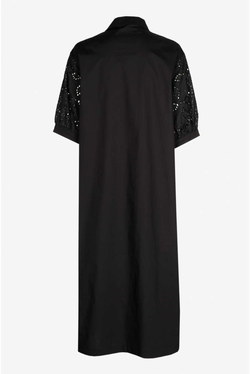 Robe avec broderie anglaise