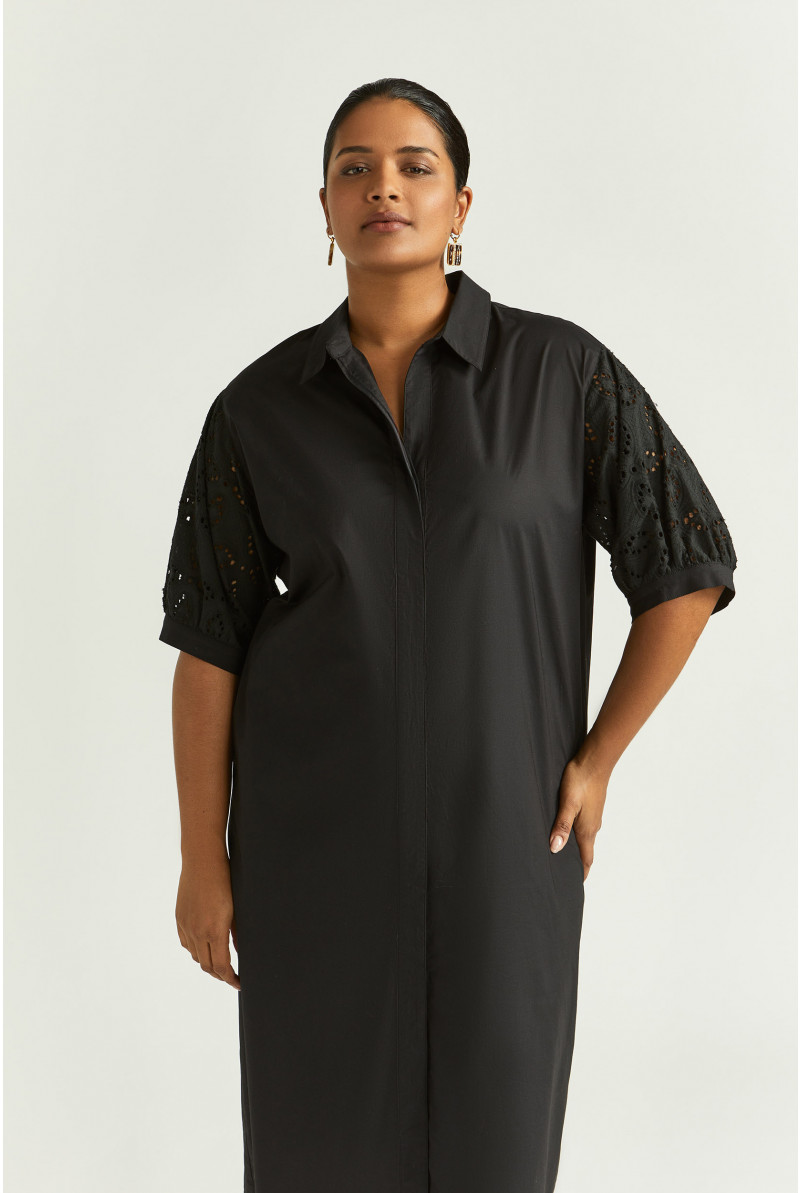 Robe avec broderie anglaise
