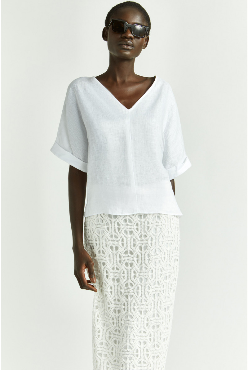 Blouse in a summery linen