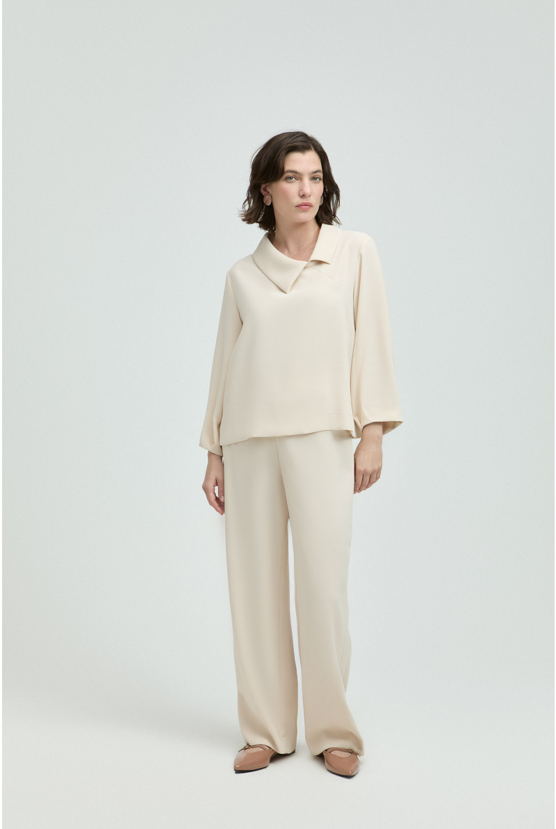 Blouse met asymmetrische kraag