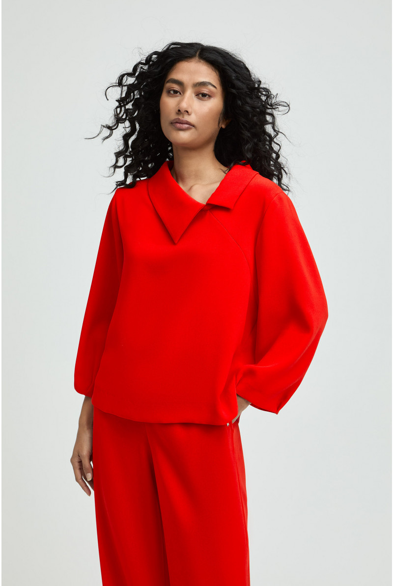 Blouse met asymmetrische kraag