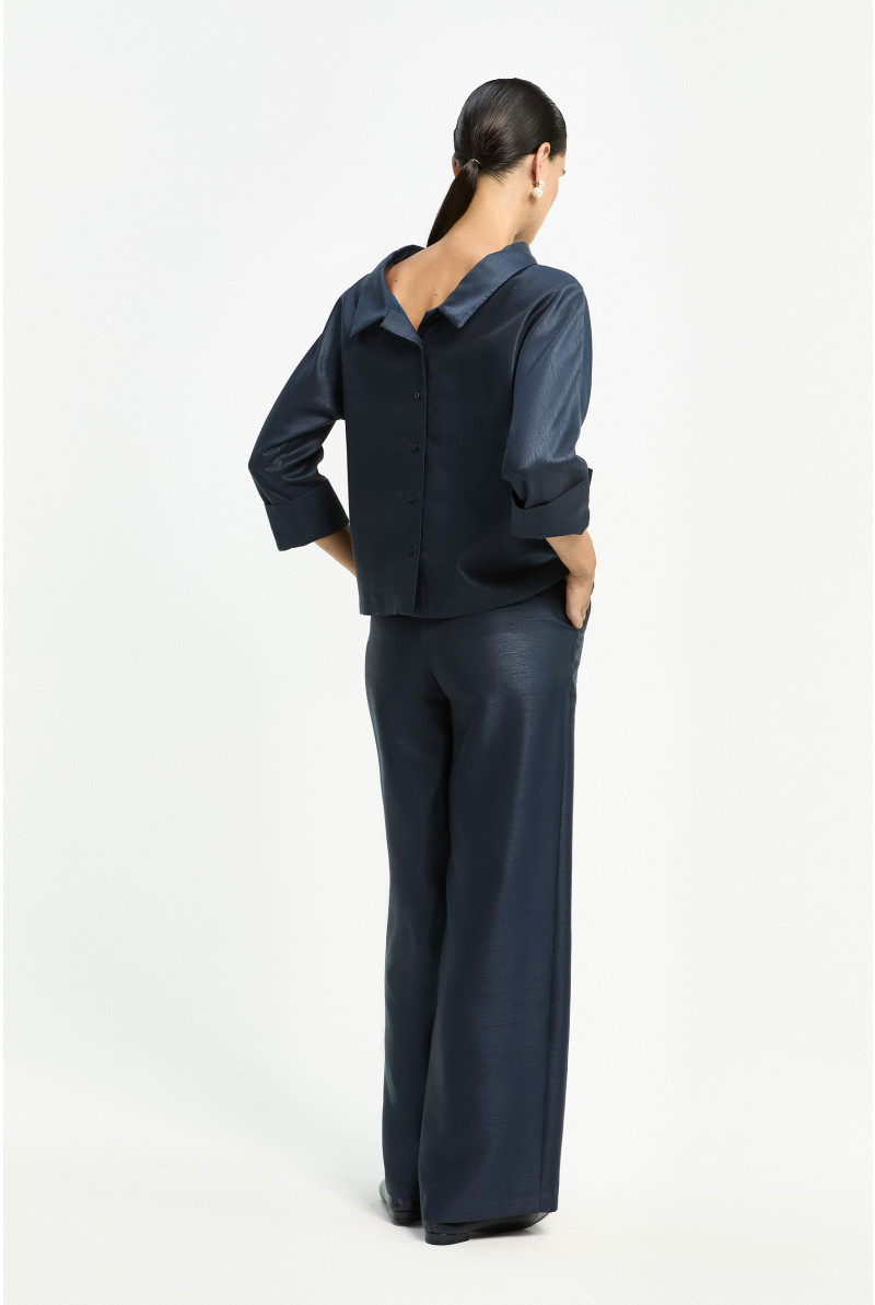 Blouse with luxurious silk look