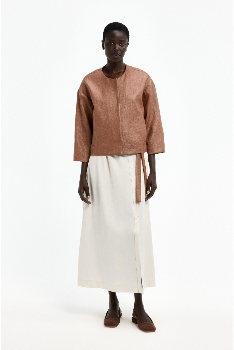 Geklede korte damesjas in raffia